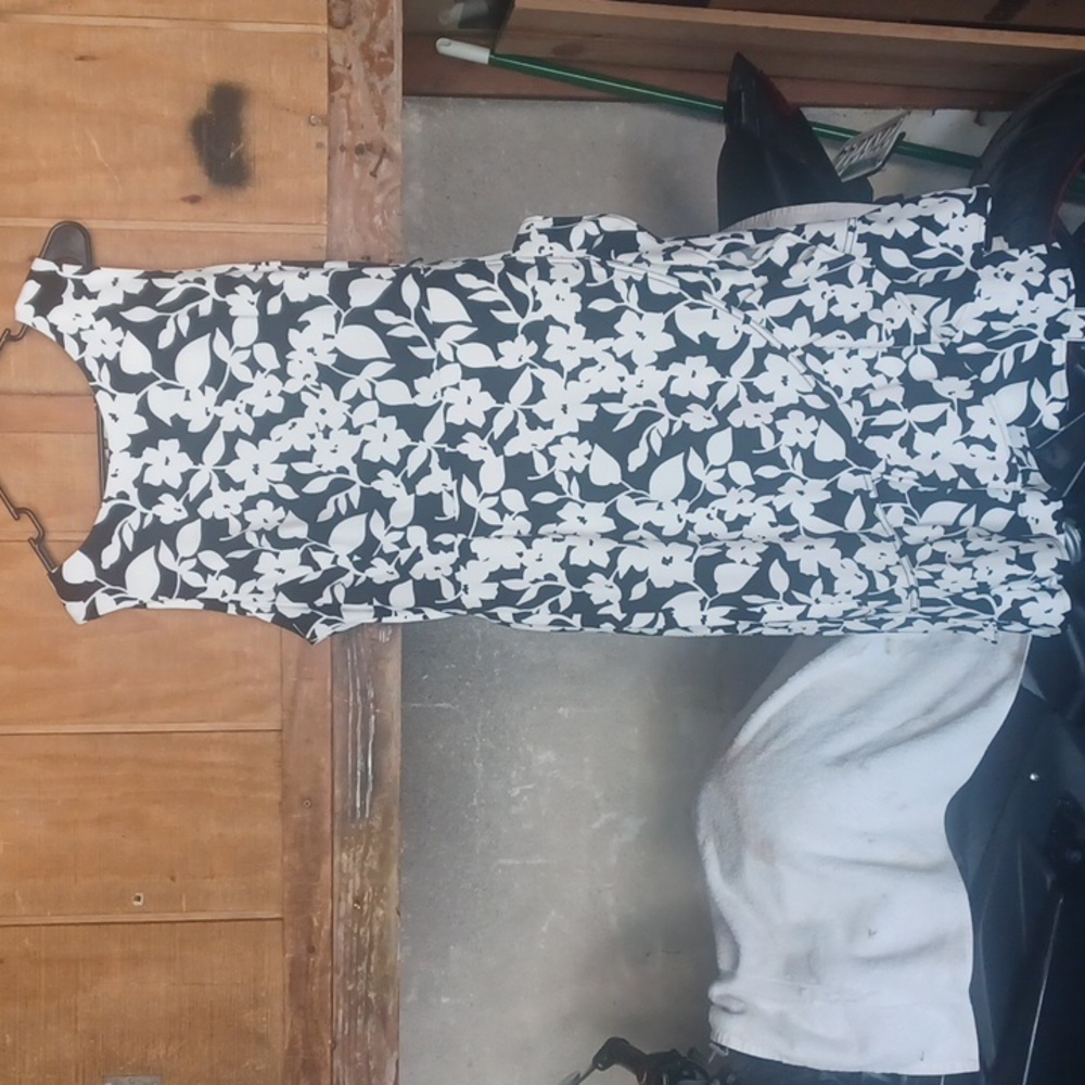 Calvin Klein  floral dress size 16, used good  condition